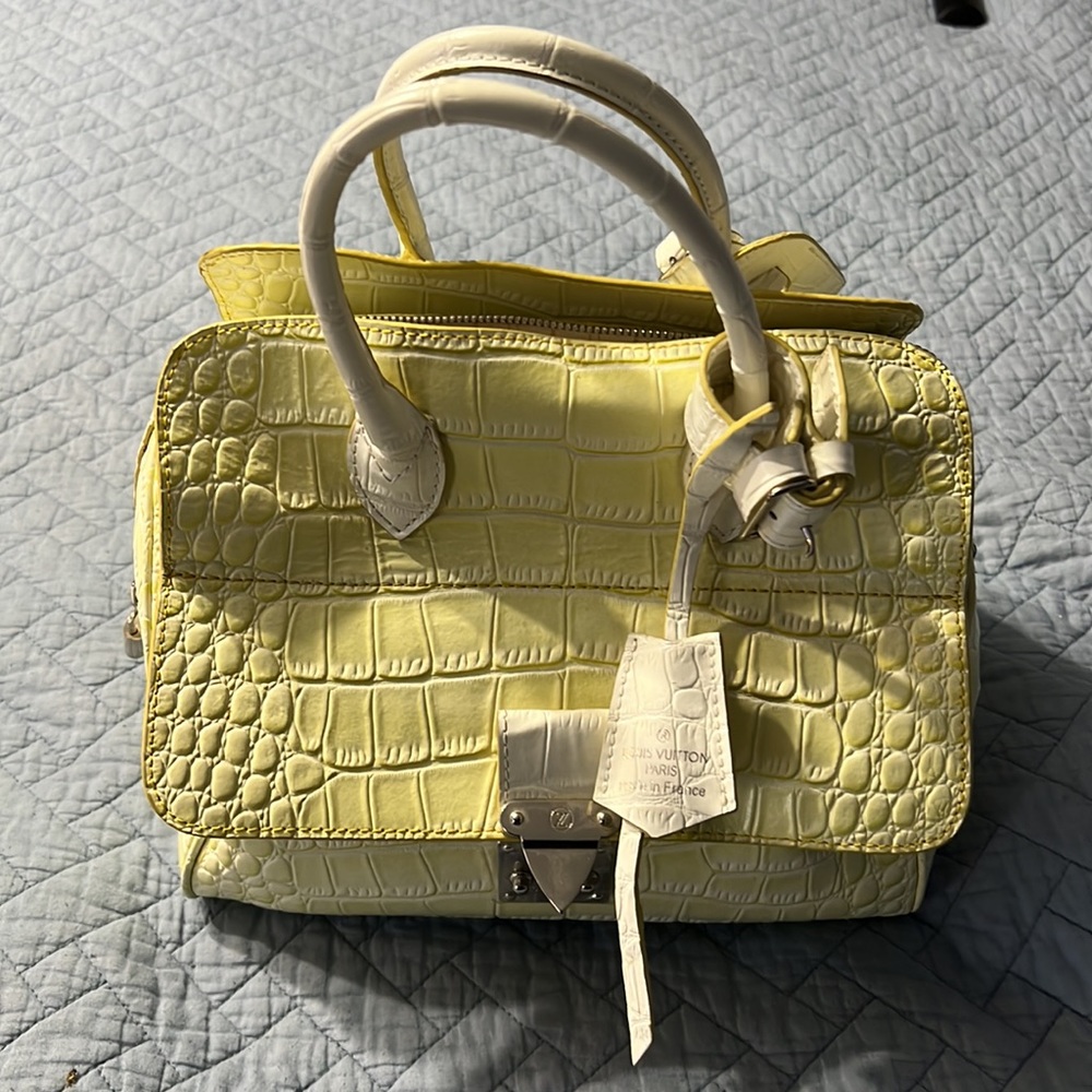 Louis Vuitton vintage yellow and white tote. Like new condition. - Picture 5 of 6